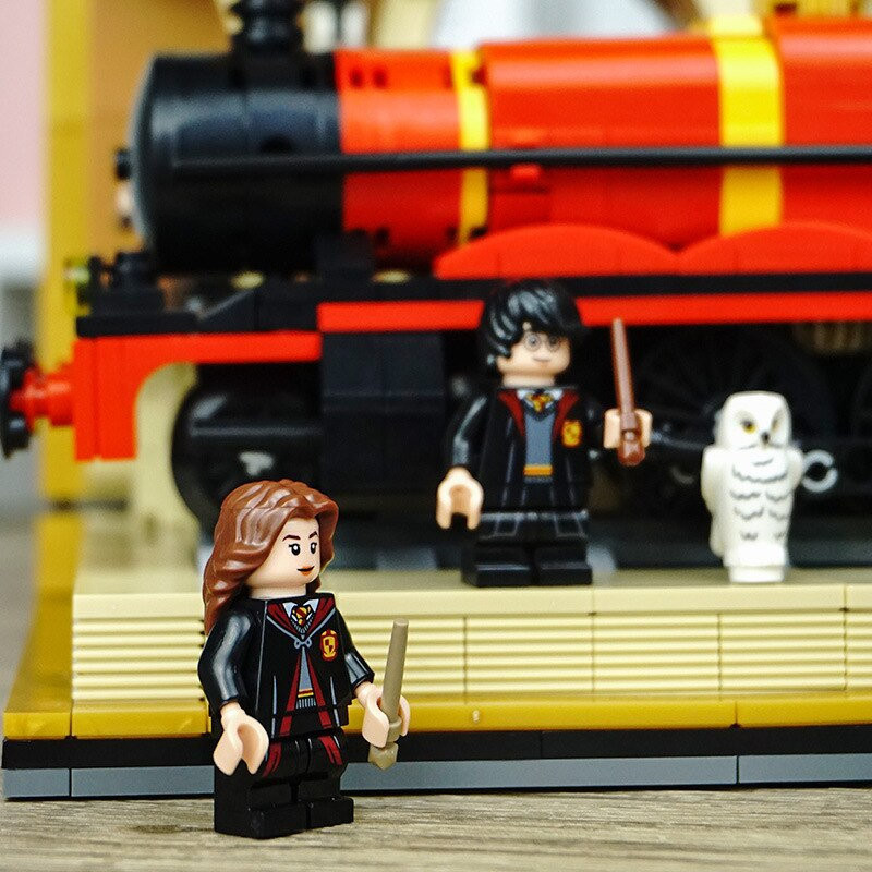 Конструктор MJI 13017 Гарри Поттер "Хогвартс экспресс" 929 дет. Конструктор MJI 13017 Гарри Поттер "Хогвартс экспресс" 929 дет.