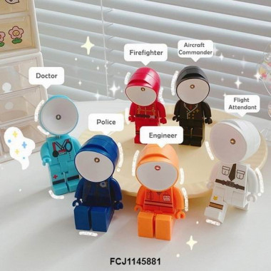 Светильник робот 7.4x4.3x11.5 Светильник робот 7.4x4.3x11.5