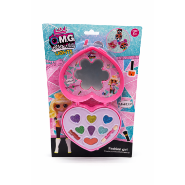 Компактный набор для макияжа в форме Сердца на картоне 33х21х5см